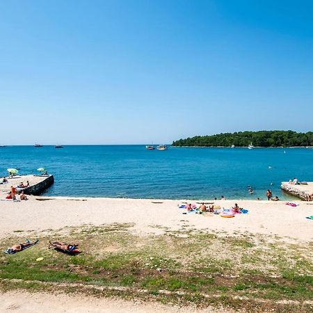 Pineta Mobile Home In Porton Biondi Camp Ровинь Экстерьер фото