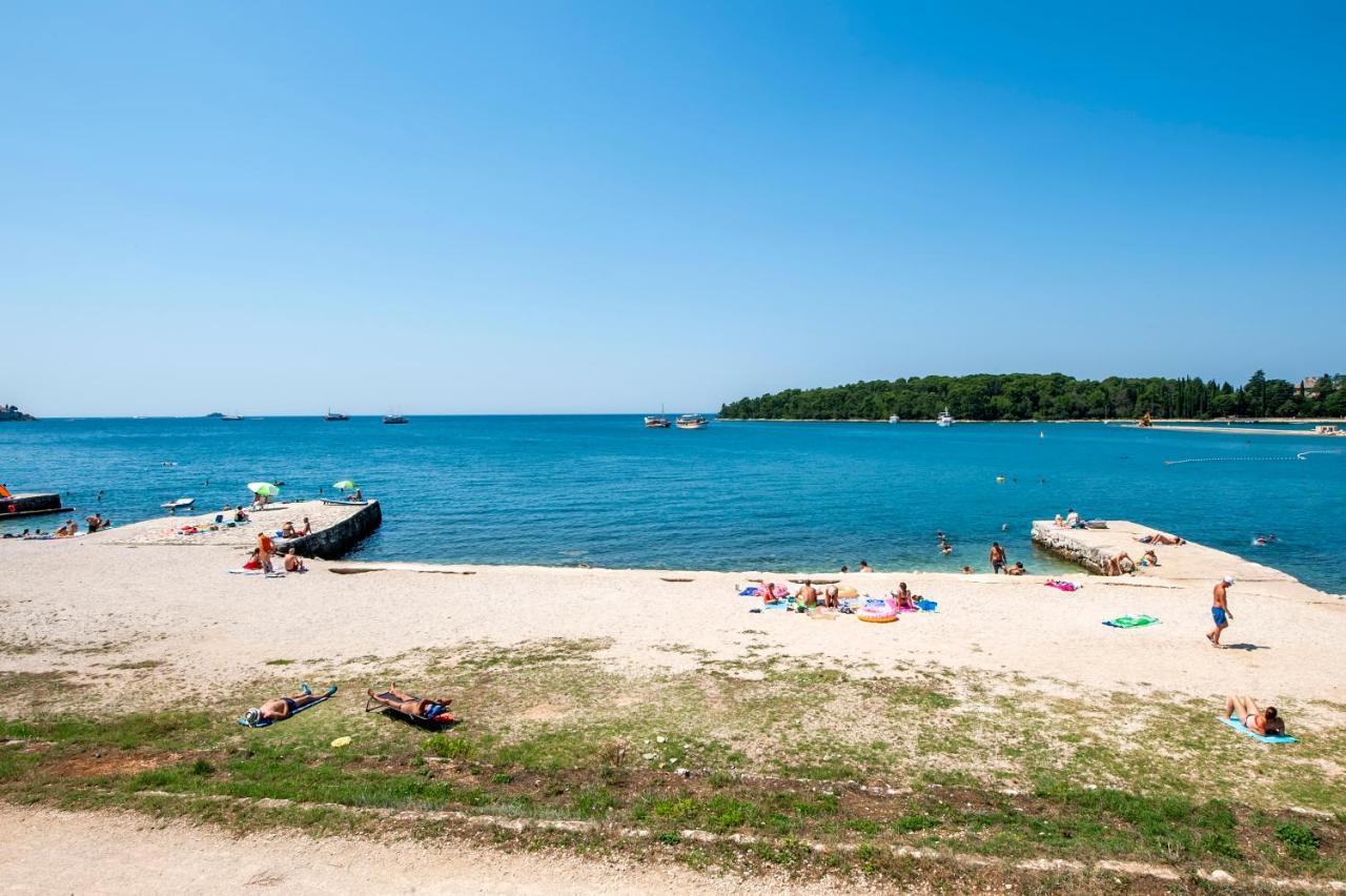 Pineta Mobile Home In Porton Biondi Camp Ровинь Экстерьер фото